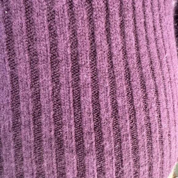 ❌SOLD❌ H&M Warm and Soft Turtleneck Sweater in Gorgeous Purple Color - Size 4 - Picture 4 of 5